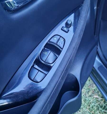 Серый Ниссан Лиф, объемом двигателя 0 л и пробегом 137 тыс. км за 7000 $, фото 24 на Automoto.ua