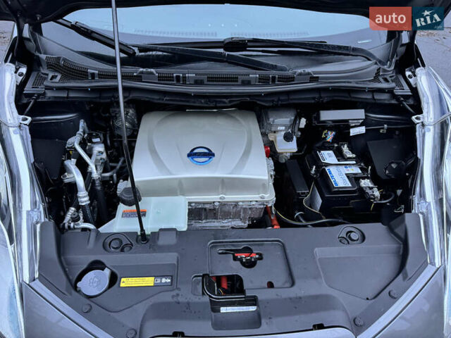 Сірий Ніссан Ліф, об'ємом двигуна 0 л та пробігом 94 тис. км за 8200 $, фото 27 на Automoto.ua