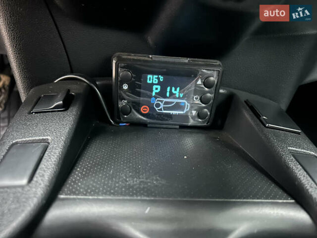 Сірий Ніссан Ліф, об'ємом двигуна 0 л та пробігом 111 тис. км за 8100 $, фото 18 на Automoto.ua