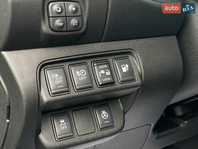 Сірий Ніссан Ліф, об'ємом двигуна 0 л та пробігом 111 тис. км за 7300 $, фото 38 на Automoto.ua