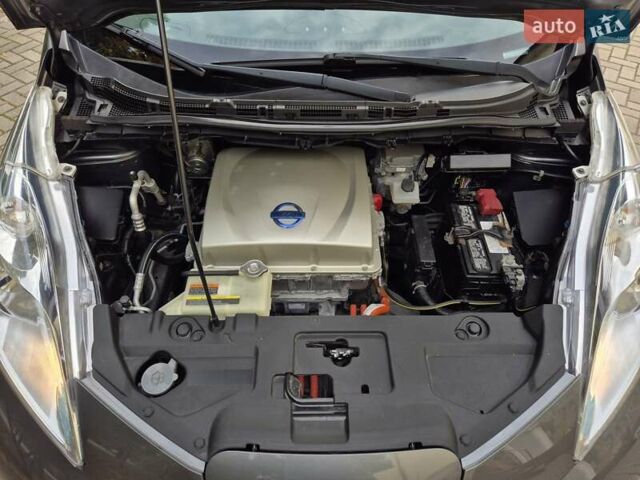 Сірий Ніссан Ліф, об'ємом двигуна 0 л та пробігом 92 тис. км за 7300 $, фото 22 на Automoto.ua