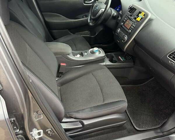 Серый Ниссан Лиф, объемом двигателя 0 л и пробегом 162 тыс. км за 7000 $, фото 9 на Automoto.ua