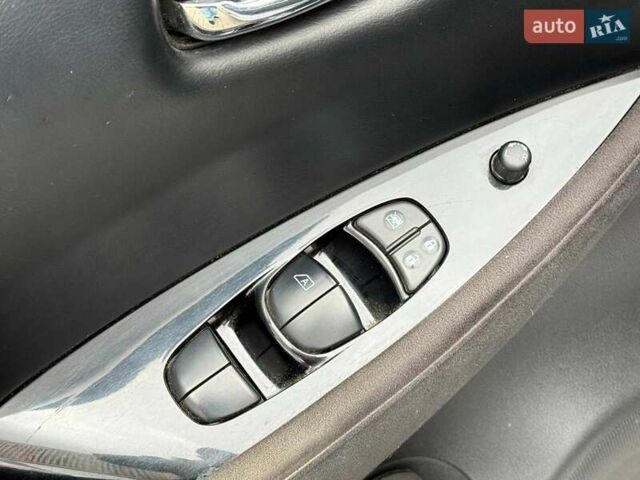 Серый Ниссан Лиф, объемом двигателя 0 л и пробегом 112 тыс. км за 8390 $, фото 5 на Automoto.ua