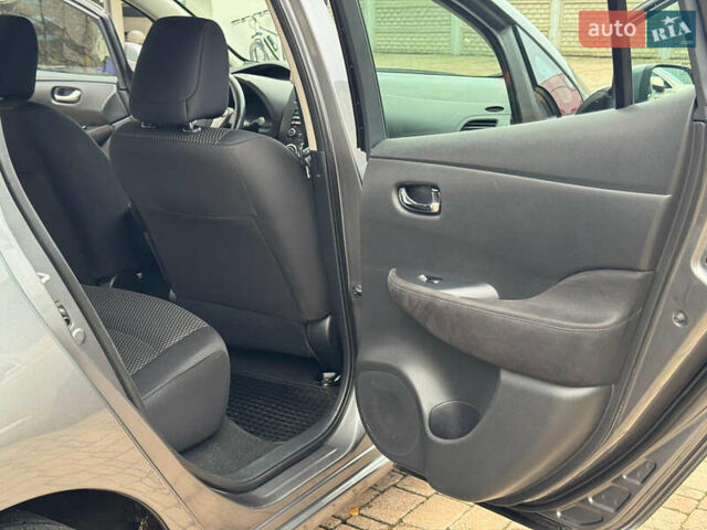 Серый Ниссан Лиф, объемом двигателя 0 л и пробегом 210 тыс. км за 12500 $, фото 24 на Automoto.ua