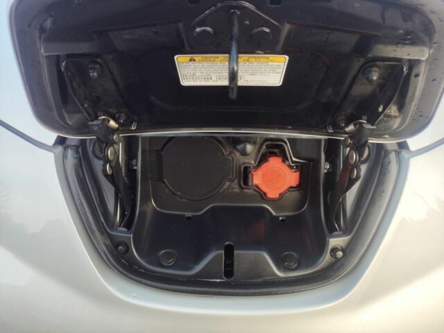 Серый Ниссан Лиф, объемом двигателя 0 л и пробегом 140 тыс. км за 7499 $, фото 16 на Automoto.ua