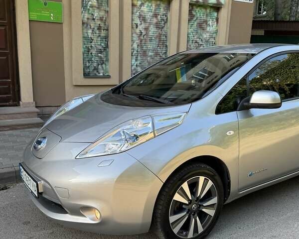 Серый Ниссан Лиф, объемом двигателя 0 л и пробегом 157 тыс. км за 8000 $, фото 8 на Automoto.ua