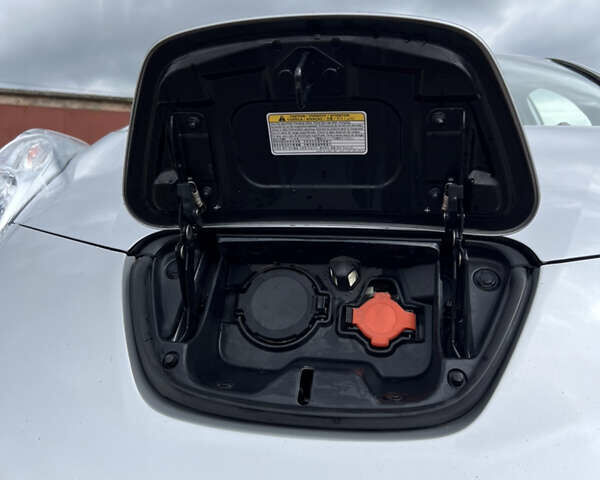 Серый Ниссан Лиф, объемом двигателя 0 л и пробегом 105 тыс. км за 11900 $, фото 7 на Automoto.ua