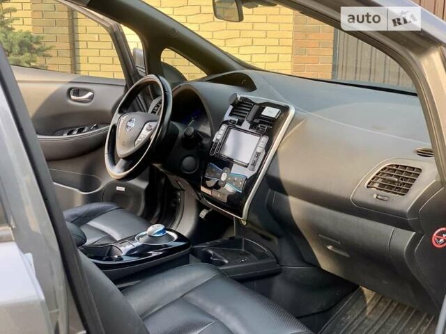 Серый Ниссан Лиф, объемом двигателя 0 л и пробегом 151 тыс. км за 7300 $, фото 19 на Automoto.ua