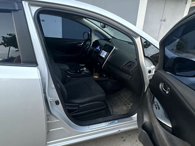 Серый Ниссан Лиф, объемом двигателя 0 л и пробегом 130 тыс. км за 6500 $, фото 6 на Automoto.ua