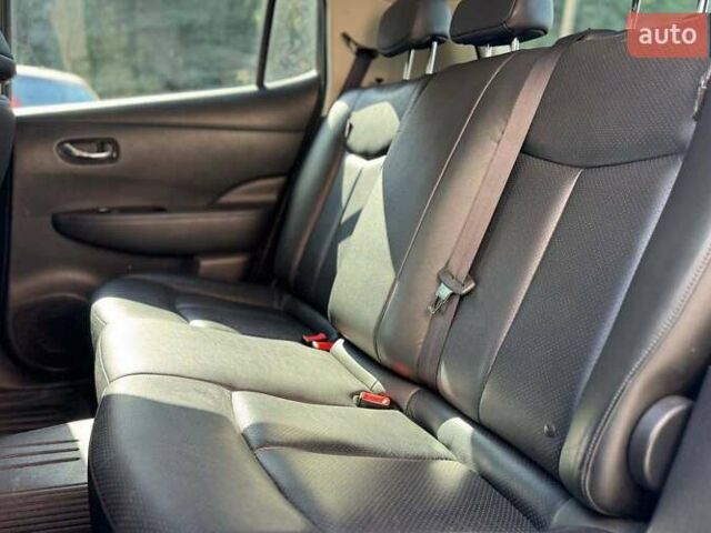 Серый Ниссан Лиф, объемом двигателя 0 л и пробегом 166 тыс. км за 12800 $, фото 16 на Automoto.ua