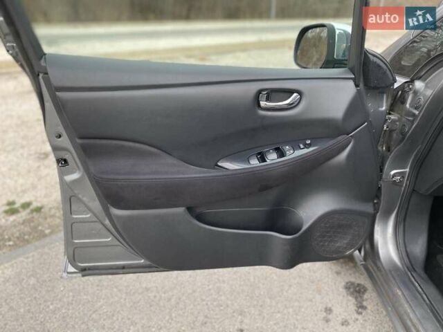 Серый Ниссан Лиф, объемом двигателя 0 л и пробегом 151 тыс. км за 5900 $, фото 30 на Automoto.ua