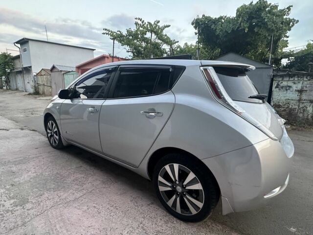 Серый Ниссан Лиф, объемом двигателя 0 л и пробегом 130 тыс. км за 6500 $, фото 3 на Automoto.ua