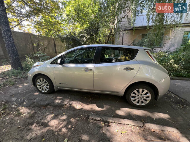 Сірий Ніссан Ліф, об'ємом двигуна 0 л та пробігом 101 тис. км за 6950 $, фото 7 на Automoto.ua