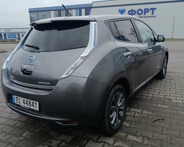 Серый Ниссан Лиф, объемом двигателя 0 л и пробегом 100 тыс. км за 6450 $, фото 14 на Automoto.ua