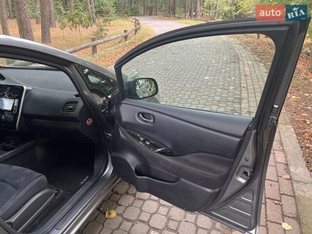 Серый Ниссан Лиф, объемом двигателя 0 л и пробегом 130 тыс. км за 9000 $, фото 6 на Automoto.ua