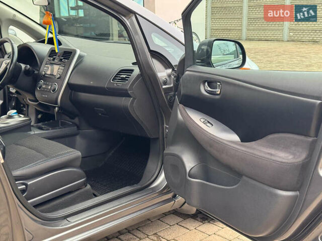 Серый Ниссан Лиф, объемом двигателя 0 л и пробегом 210 тыс. км за 12500 $, фото 17 на Automoto.ua