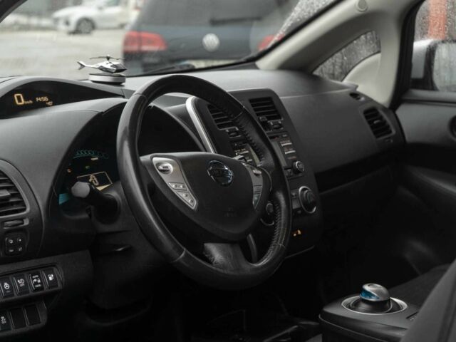 Серый Ниссан Лиф, объемом двигателя 0 л и пробегом 174 тыс. км за 5800 $, фото 14 на Automoto.ua
