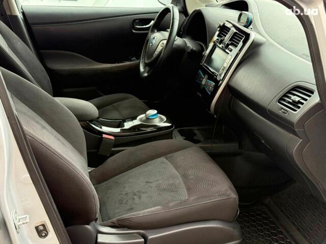 Сірий Ніссан Ліф, об'ємом двигуна 0 л та пробігом 112 тис. км за 8390 $, фото 11 на Automoto.ua