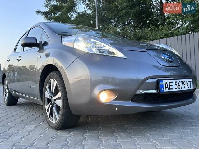 Сірий Ніссан Ліф, об'ємом двигуна 0 л та пробігом 132 тис. км за 7200 $, фото 14 на Automoto.ua