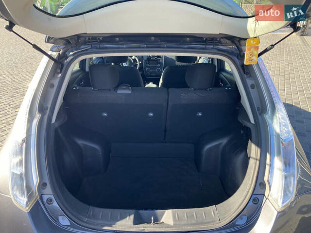 Сірий Ніссан Ліф, об'ємом двигуна 0 л та пробігом 75 тис. км за 7300 $, фото 10 на Automoto.ua