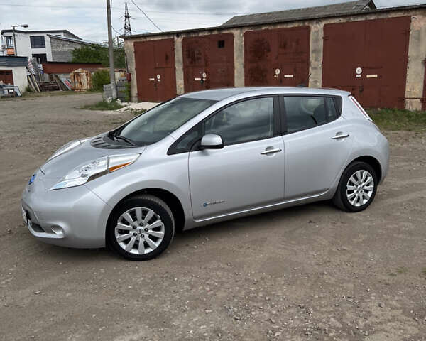 Серый Ниссан Лиф, объемом двигателя 0 л и пробегом 105 тыс. км за 11900 $, фото 6 на Automoto.ua