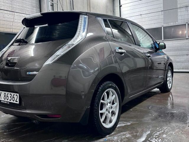 Сірий Ніссан Ліф, об'ємом двигуна 0 л та пробігом 98 тис. км за 7200 $, фото 3 на Automoto.ua