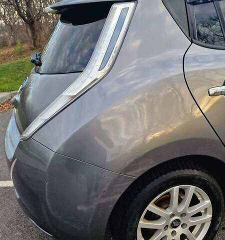 Серый Ниссан Лиф, объемом двигателя 0 л и пробегом 137 тыс. км за 7000 $, фото 3 на Automoto.ua