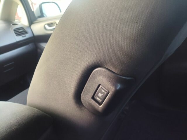 Серый Ниссан Лиф, объемом двигателя 0 л и пробегом 140 тыс. км за 7499 $, фото 17 на Automoto.ua