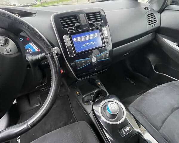 Сірий Ніссан Ліф, об'ємом двигуна 0 л та пробігом 132 тис. км за 6700 $, фото 15 на Automoto.ua