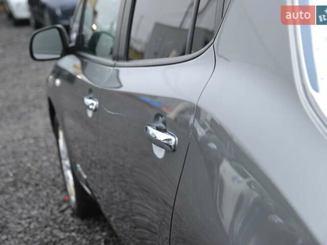 Серый Ниссан Лиф, объемом двигателя 0 л и пробегом 127 тыс. км за 6999 $, фото 12 на Automoto.ua