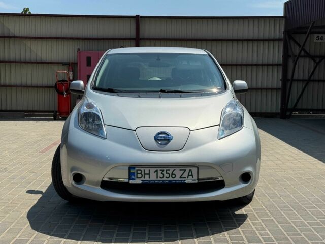 Серый Ниссан Лиф, объемом двигателя 0 л и пробегом 70 тыс. км за 8500 $, фото 4 на Automoto.ua