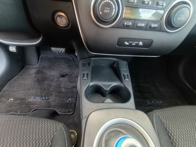 Серый Ниссан Лиф, объемом двигателя 0 л и пробегом 140 тыс. км за 7499 $, фото 12 на Automoto.ua