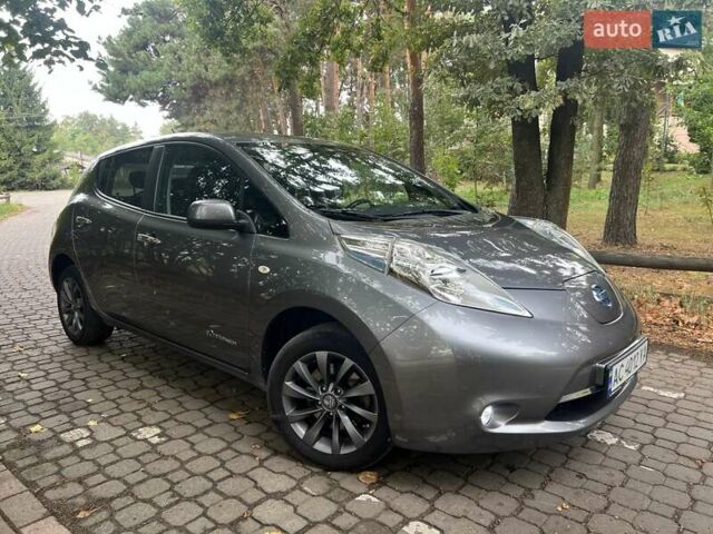 Серый Ниссан Лиф, объемом двигателя 0 л и пробегом 130 тыс. км за 9000 $, фото 5 на Automoto.ua