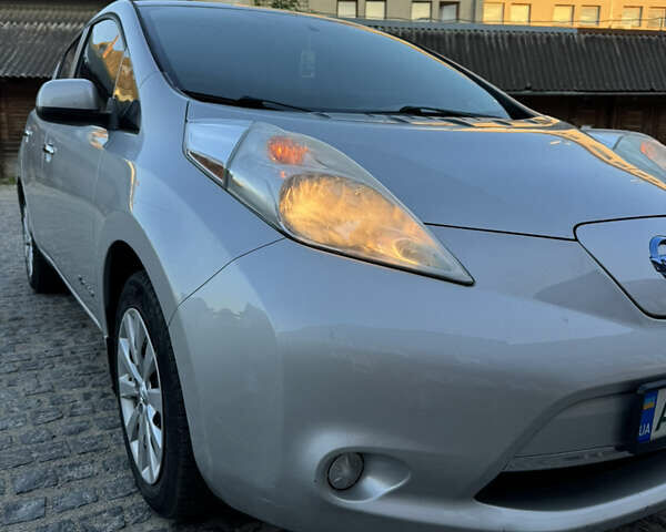 Серый Ниссан Лиф, объемом двигателя 0 л и пробегом 192 тыс. км за 5700 $, фото 1 на Automoto.ua