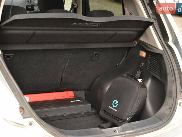 Серый Ниссан Лиф, объемом двигателя 0 л и пробегом 99 тыс. км за 6650 $, фото 20 на Automoto.ua