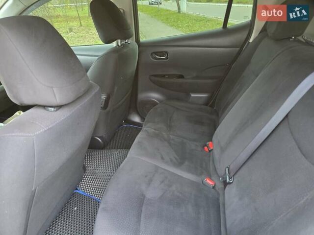 Серый Ниссан Лиф, объемом двигателя 0 л и пробегом 115 тыс. км за 8000 $, фото 12 на Automoto.ua