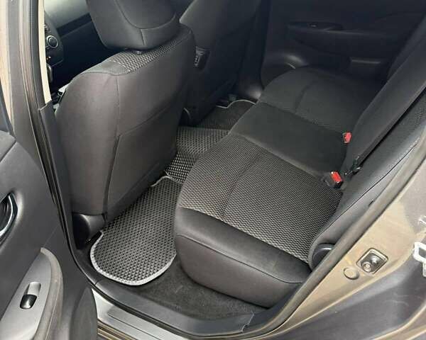 Серый Ниссан Лиф, объемом двигателя 0 л и пробегом 162 тыс. км за 7000 $, фото 14 на Automoto.ua