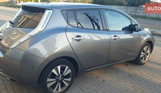 Сірий Ніссан Ліф, об'ємом двигуна 0 л та пробігом 93 тис. км за 8400 $, фото 5 на Automoto.ua
