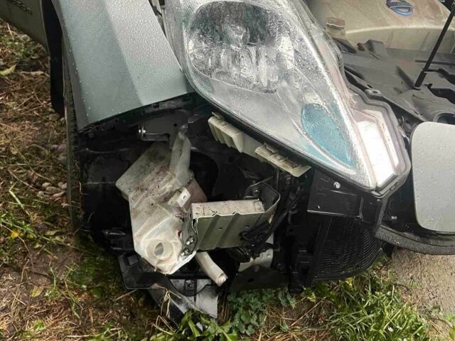 Серый Ниссан Лиф, объемом двигателя 0 л и пробегом 100 тыс. км за 2981 $, фото 2 на Automoto.ua