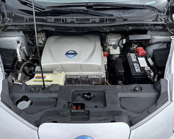 Серый Ниссан Лиф, объемом двигателя 0 л и пробегом 105 тыс. км за 11900 $, фото 8 на Automoto.ua