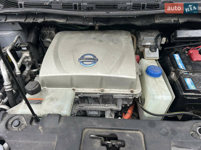 Сірий Ніссан Ліф, об'ємом двигуна 0 л та пробігом 111 тис. км за 8100 $, фото 15 на Automoto.ua