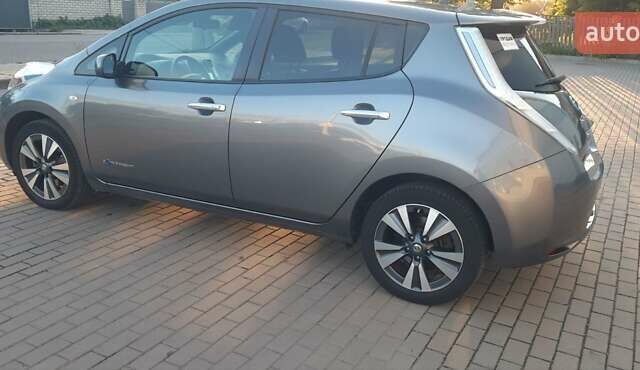 Сірий Ніссан Ліф, об'ємом двигуна 0 л та пробігом 93 тис. км за 8400 $, фото 2 на Automoto.ua