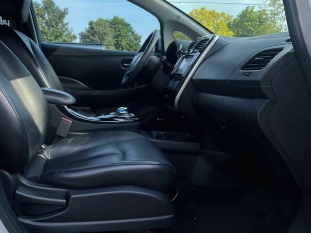 Серый Ниссан Лиф, объемом двигателя 0 л и пробегом 78 тыс. км за 2500 $, фото 10 на Automoto.ua