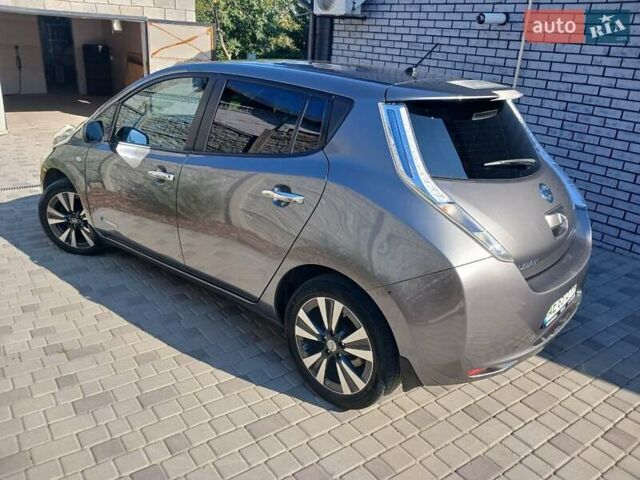 Серый Ниссан Лиф, объемом двигателя 0 л и пробегом 119 тыс. км за 7100 $, фото 6 на Automoto.ua