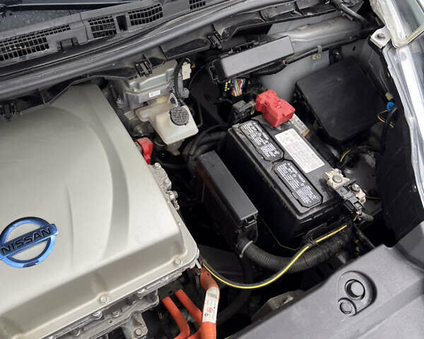 Серый Ниссан Лиф, объемом двигателя 0 л и пробегом 105 тыс. км за 11900 $, фото 9 на Automoto.ua