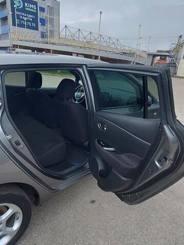 Серый Ниссан Лиф, объемом двигателя 0 л и пробегом 127 тыс. км за 8000 $, фото 19 на Automoto.ua