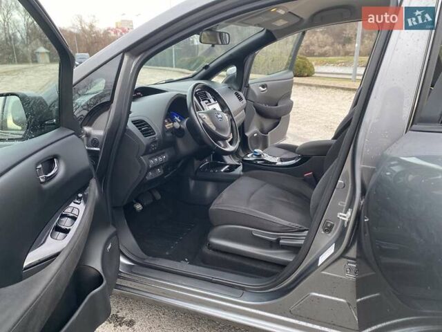 Серый Ниссан Лиф, объемом двигателя 0 л и пробегом 151 тыс. км за 5900 $, фото 15 на Automoto.ua