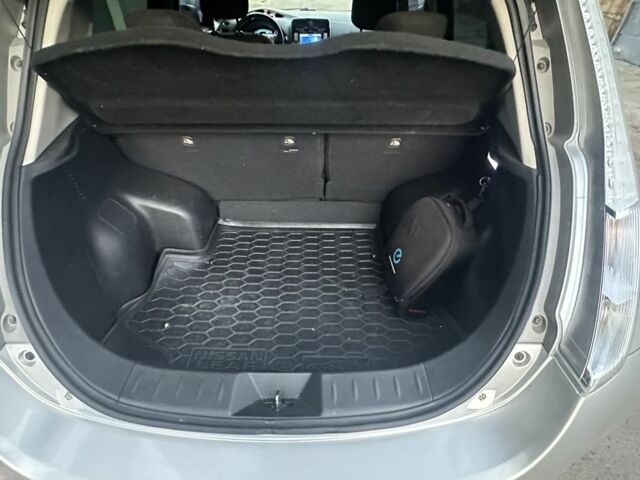 Серый Ниссан Лиф, объемом двигателя 0 л и пробегом 130 тыс. км за 6500 $, фото 9 на Automoto.ua