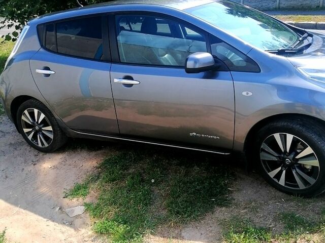 Серый Ниссан Лиф, объемом двигателя 0 л и пробегом 196 тыс. км за 6900 $, фото 1 на Automoto.ua