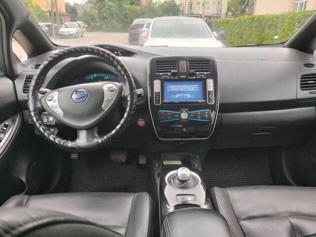 Серый Ниссан Лиф, объемом двигателя 0 л и пробегом 133 тыс. км за 8400 $, фото 5 на Automoto.ua